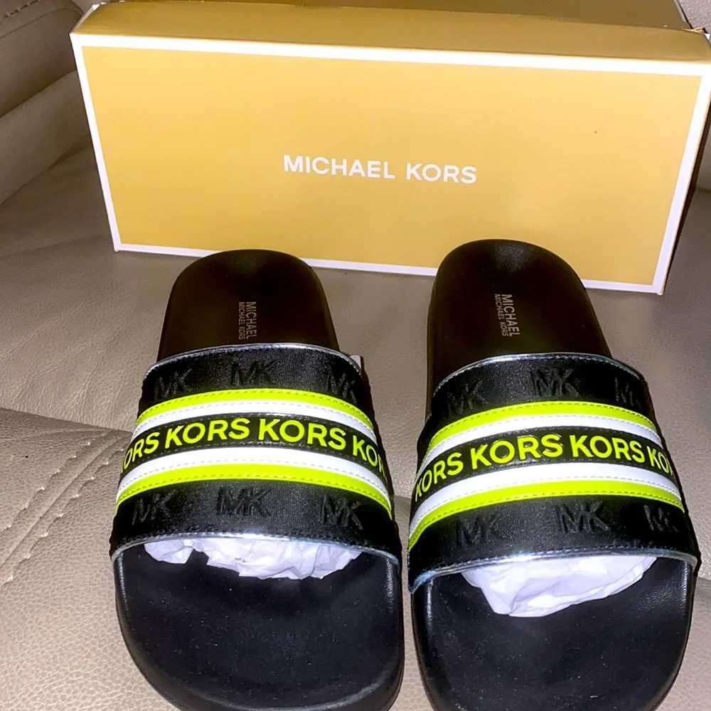 Michael Kors Gilmore slides size 9 *NWT - Picture 4 of 6
